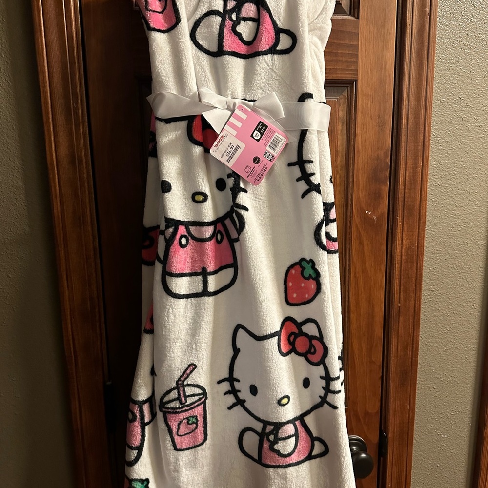 HK Hello Kitty strawberry milkshake throw blanket